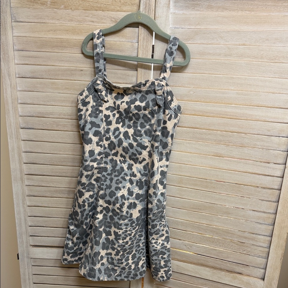 Abercrombie Kids Leopard Print A-Line Dress in Cream and Gray